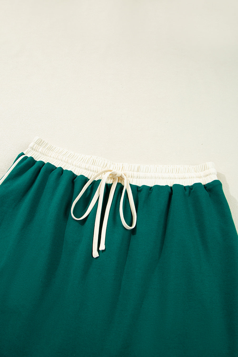 Evergreen Plus Size Contrast Trim T Shirt and Skirt Two Piece Set